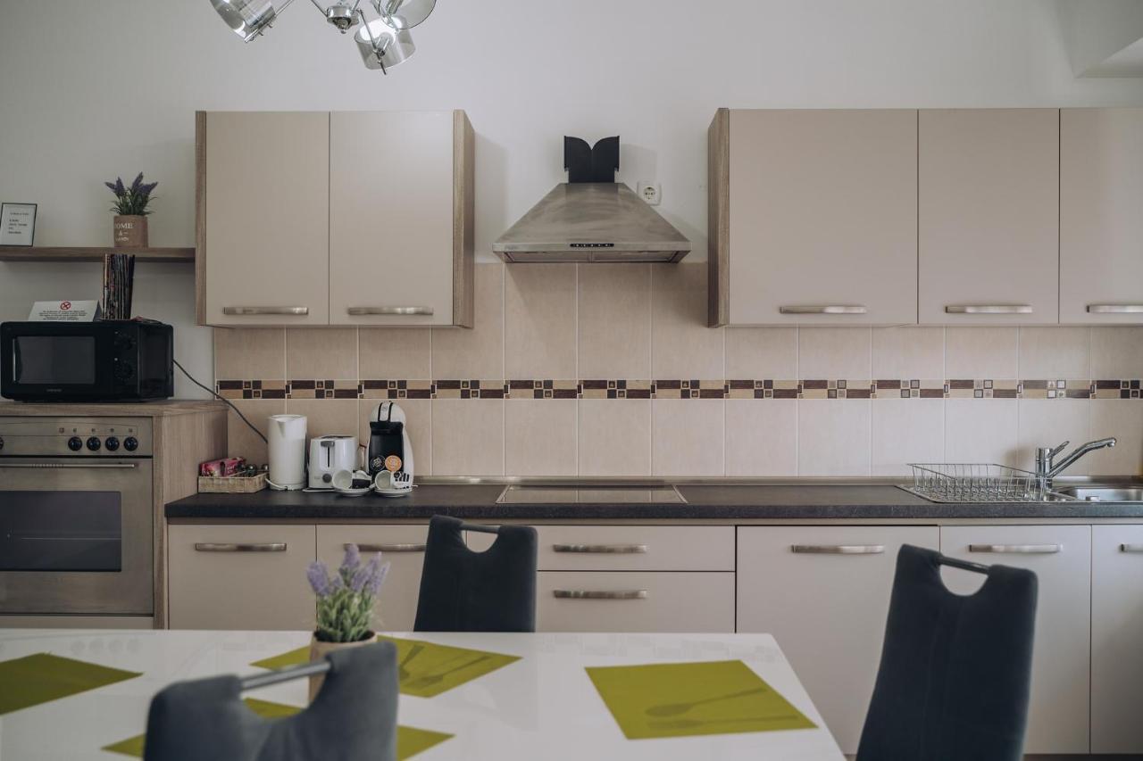 Class DeLuxe Apartments Oradea Extérieur photo